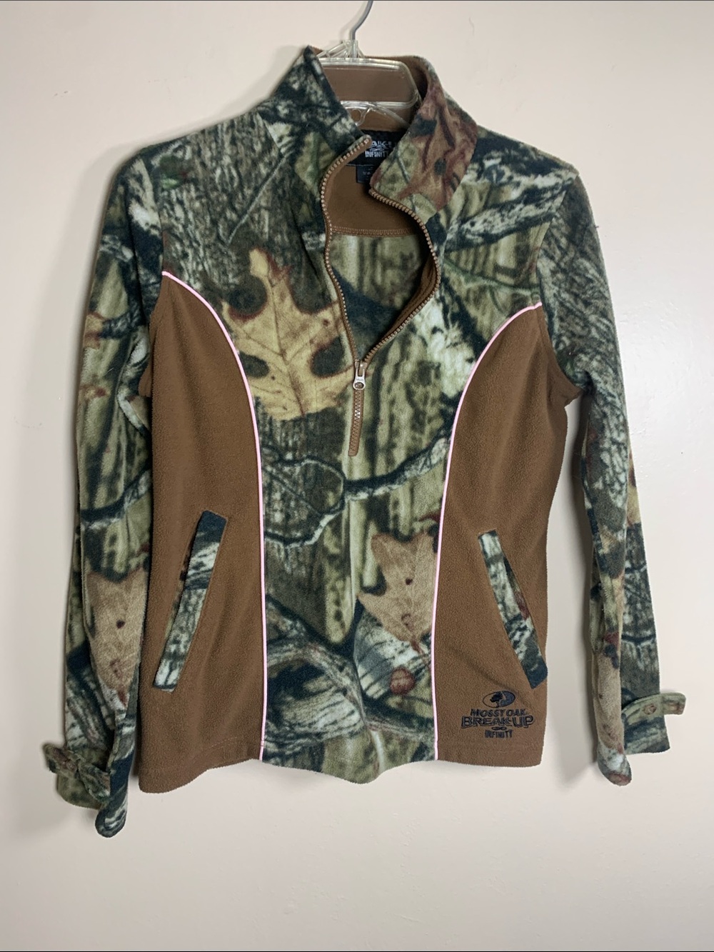 Mossy Oak Camo misses size small break up infinity
